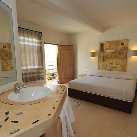 Hotel Plaza Tangolunda Екстериор снимка