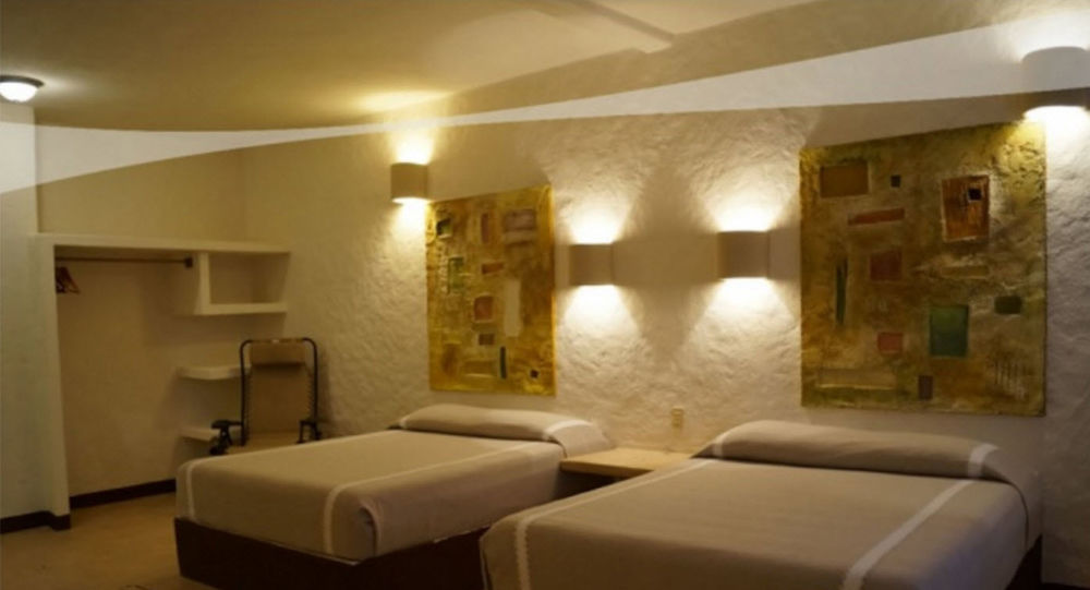 Hotel Plaza Tangolunda Екстериор снимка