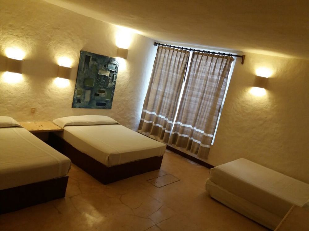 Hotel Plaza Tangolunda Екстериор снимка