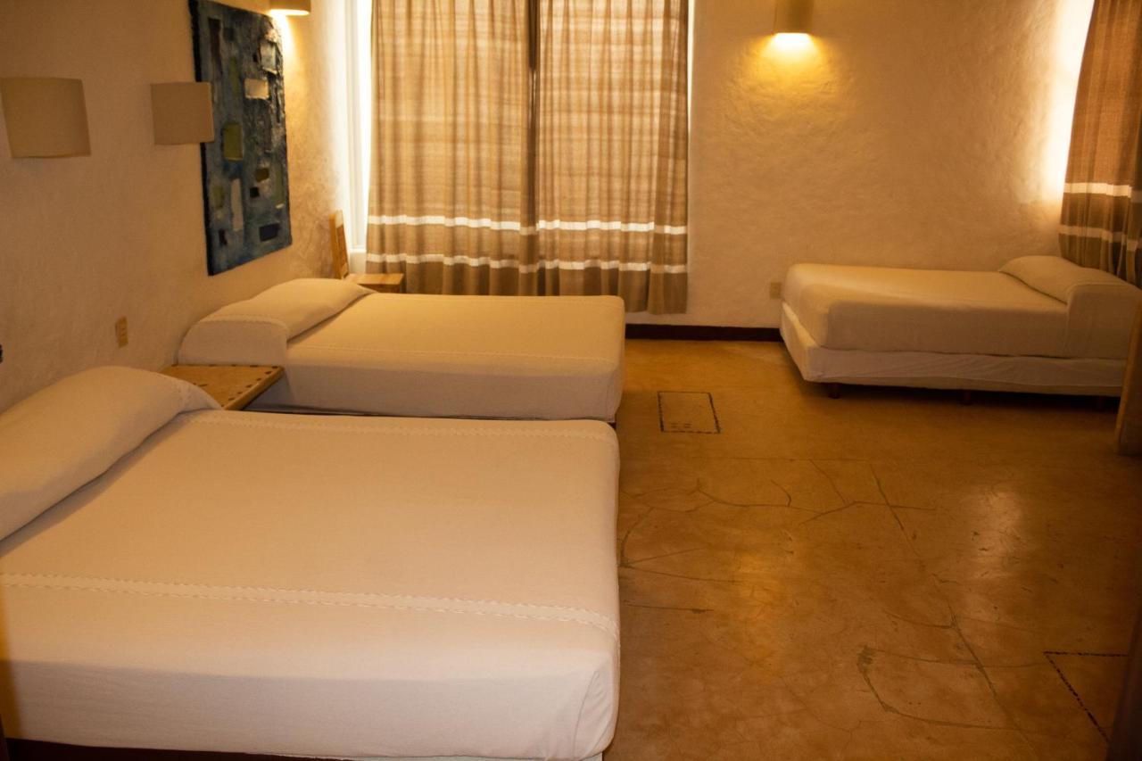 Hotel Plaza Tangolunda Екстериор снимка