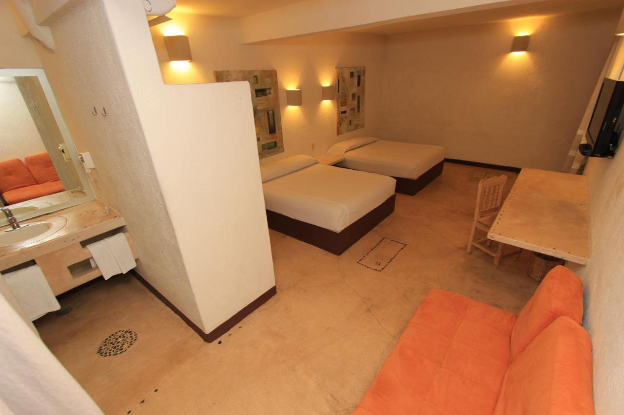 Hotel Plaza Tangolunda Екстериор снимка