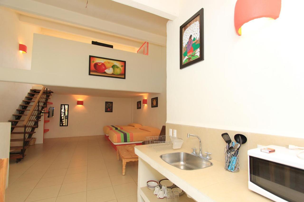 Hotel Plaza Tangolunda Екстериор снимка