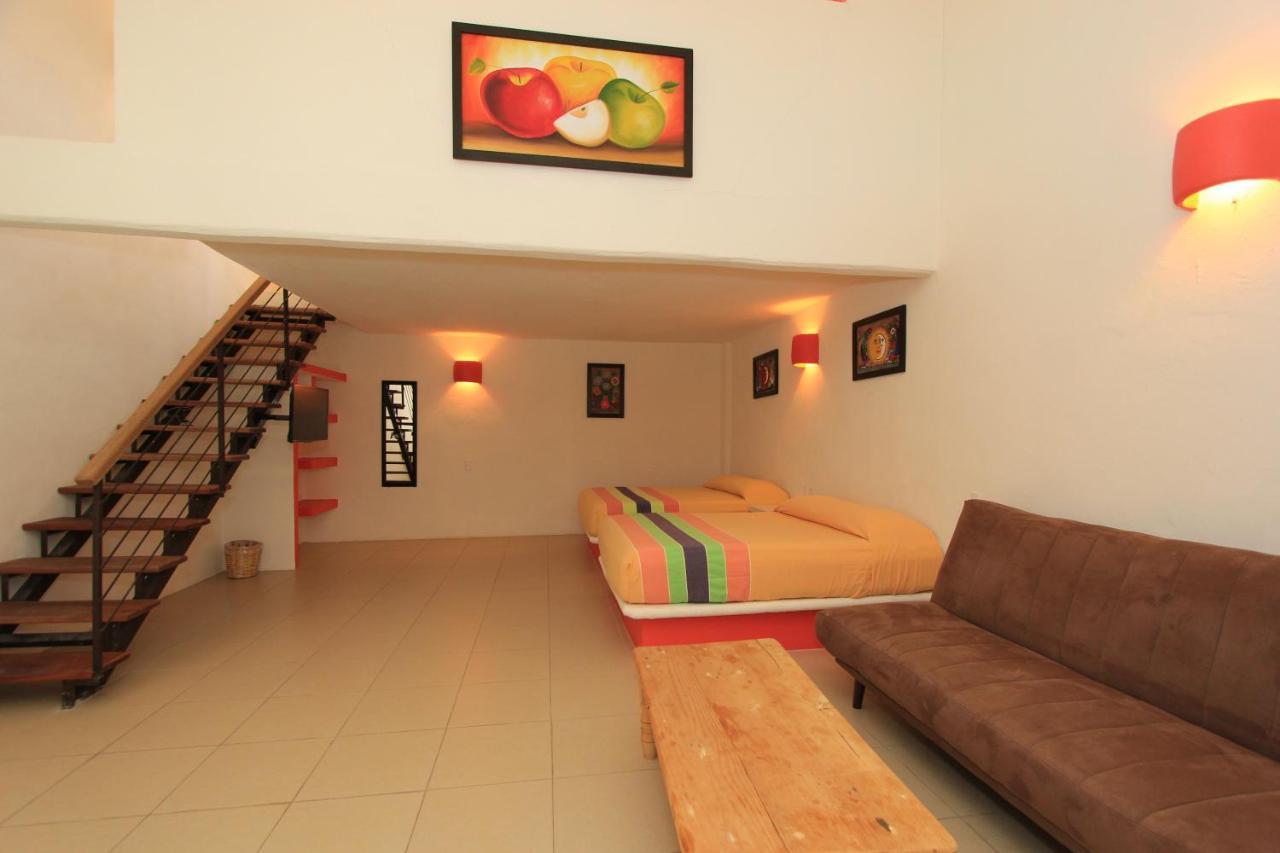 Hotel Plaza Tangolunda Екстериор снимка