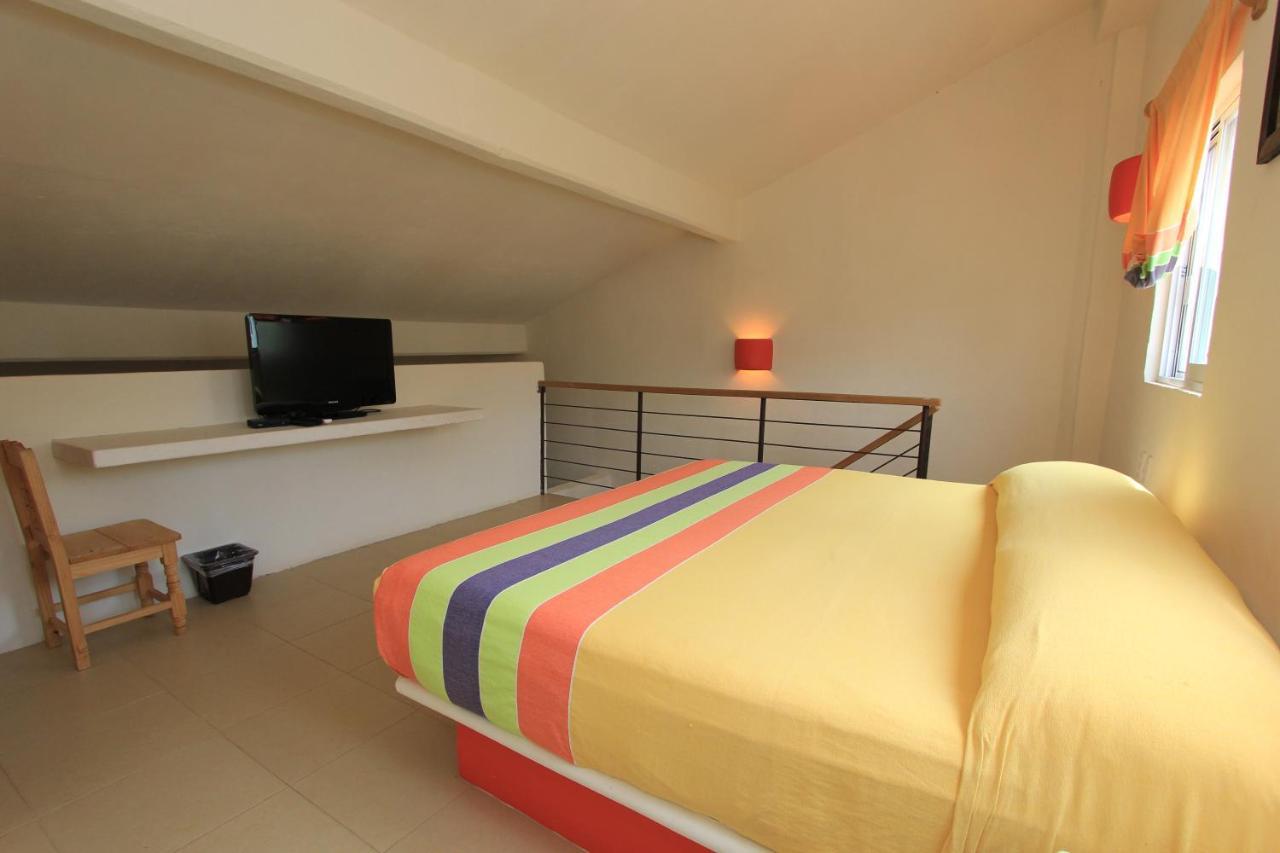 Hotel Plaza Tangolunda Екстериор снимка