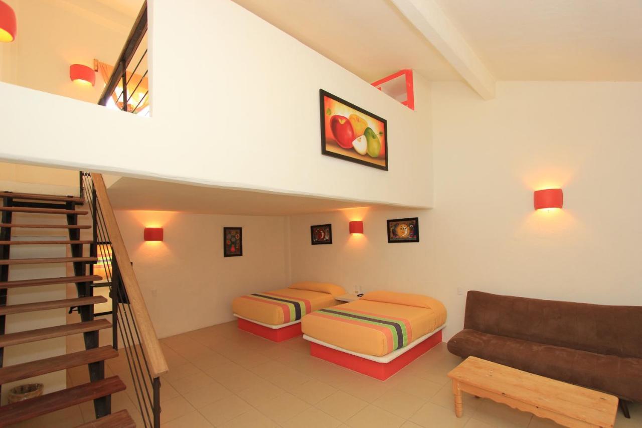 Hotel Plaza Tangolunda Екстериор снимка