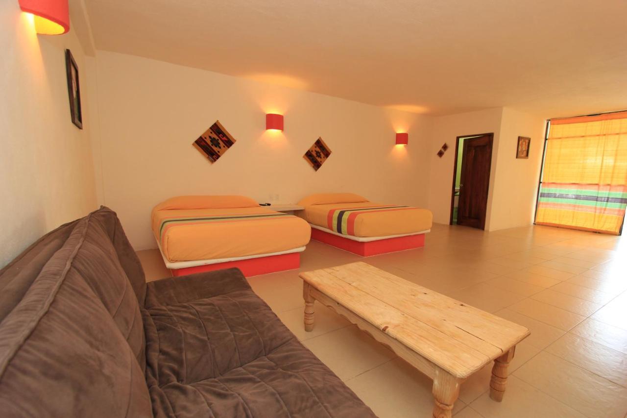 Hotel Plaza Tangolunda Екстериор снимка