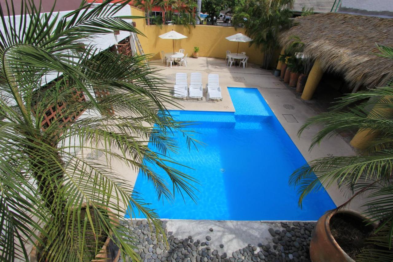 Hotel Plaza Tangolunda Екстериор снимка