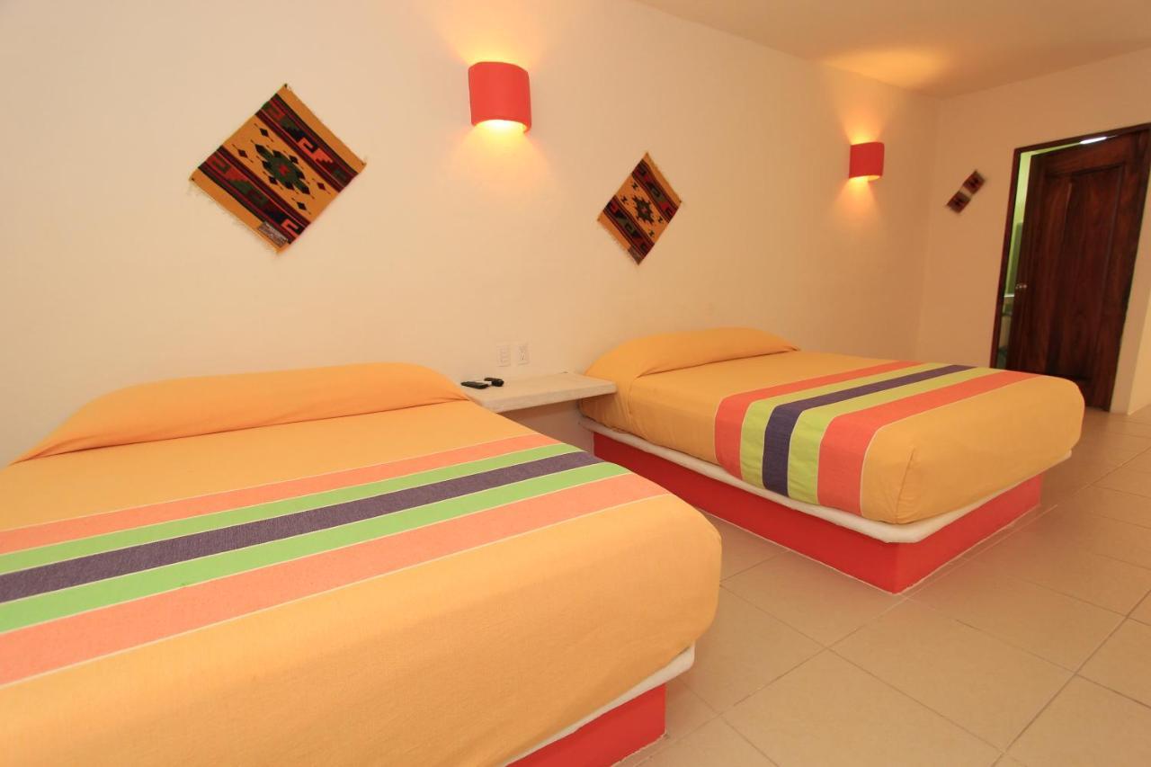 Hotel Plaza Tangolunda Екстериор снимка