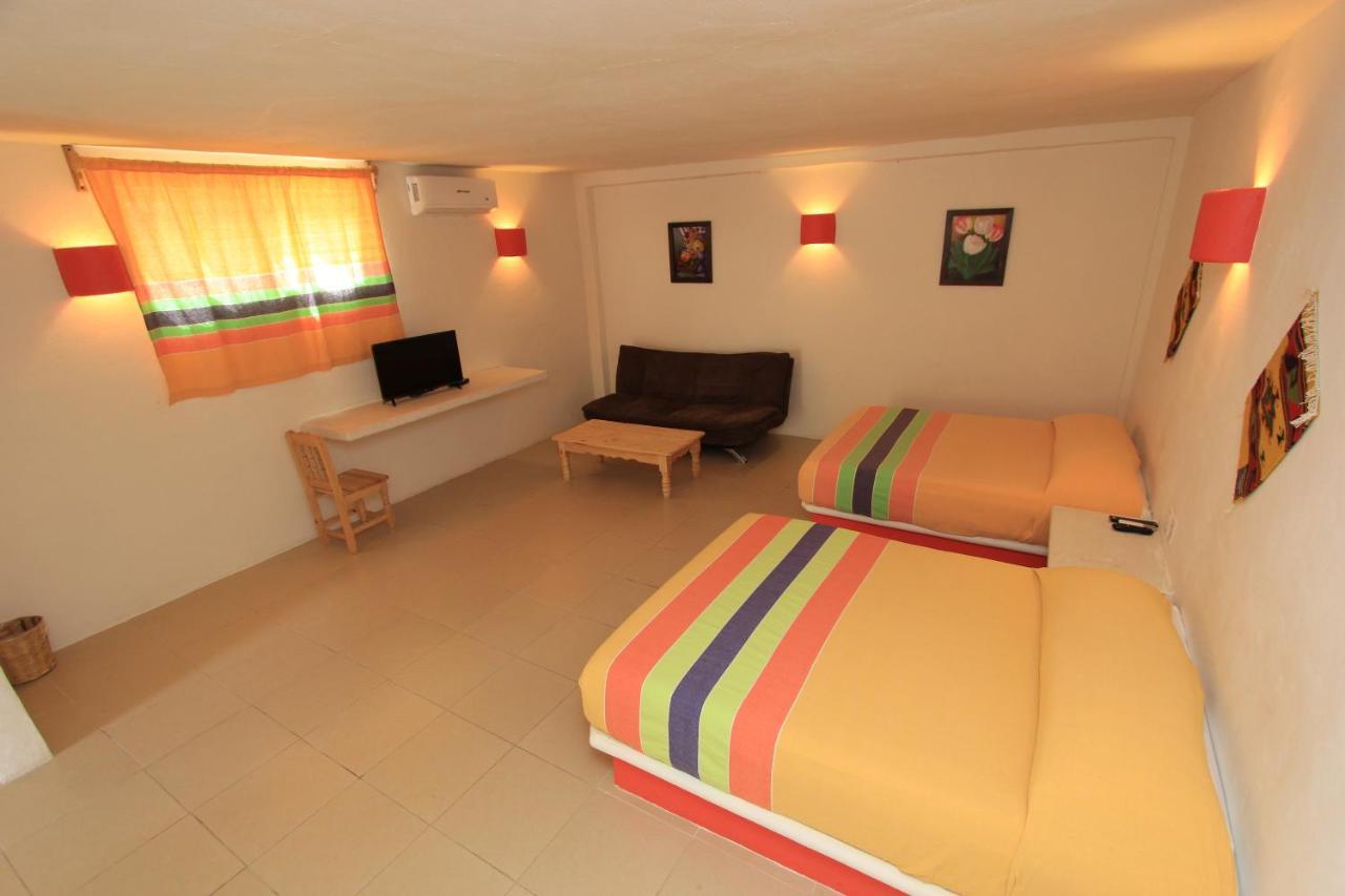 Hotel Plaza Tangolunda Екстериор снимка