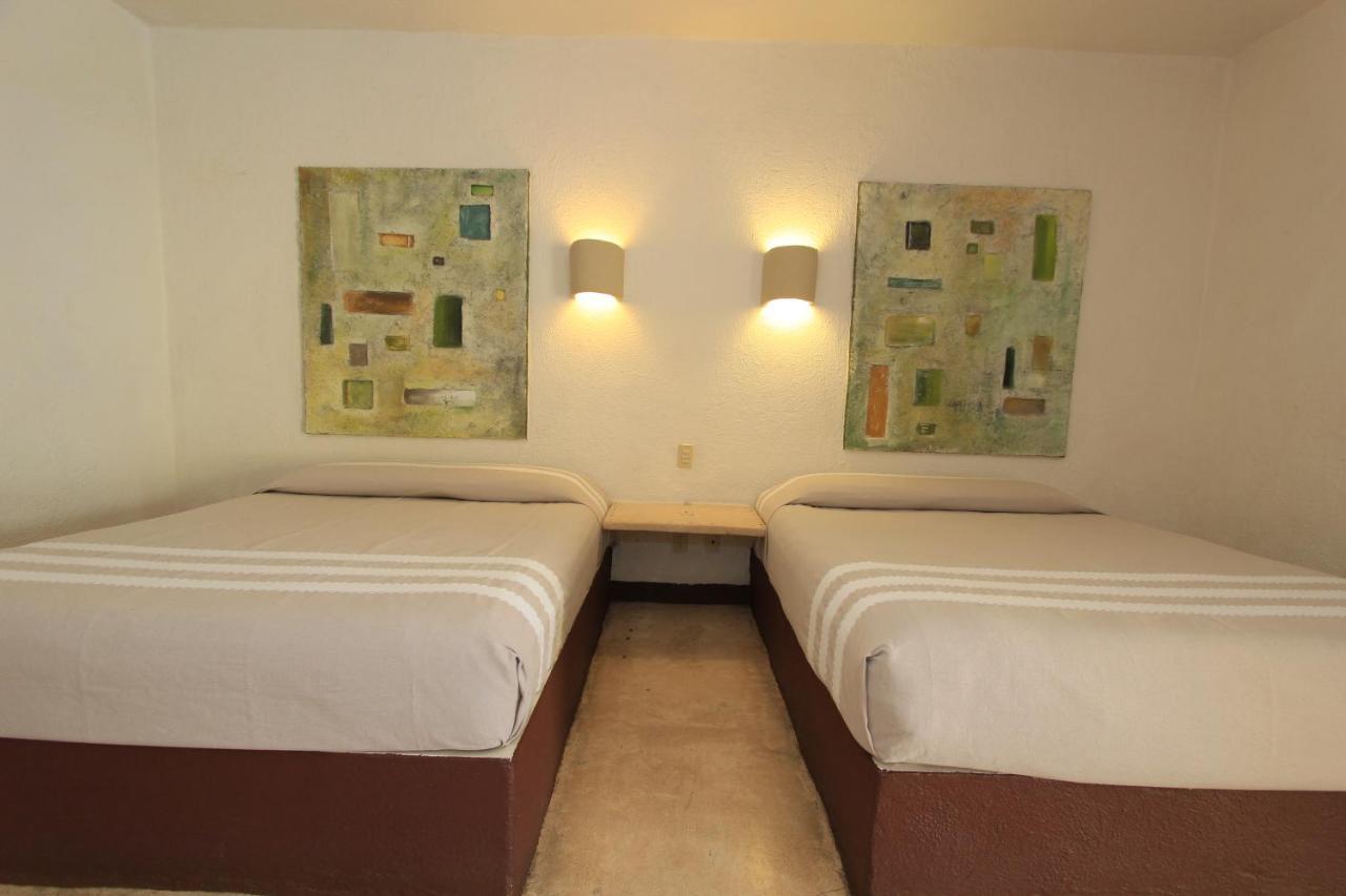 Hotel Plaza Tangolunda Екстериор снимка
