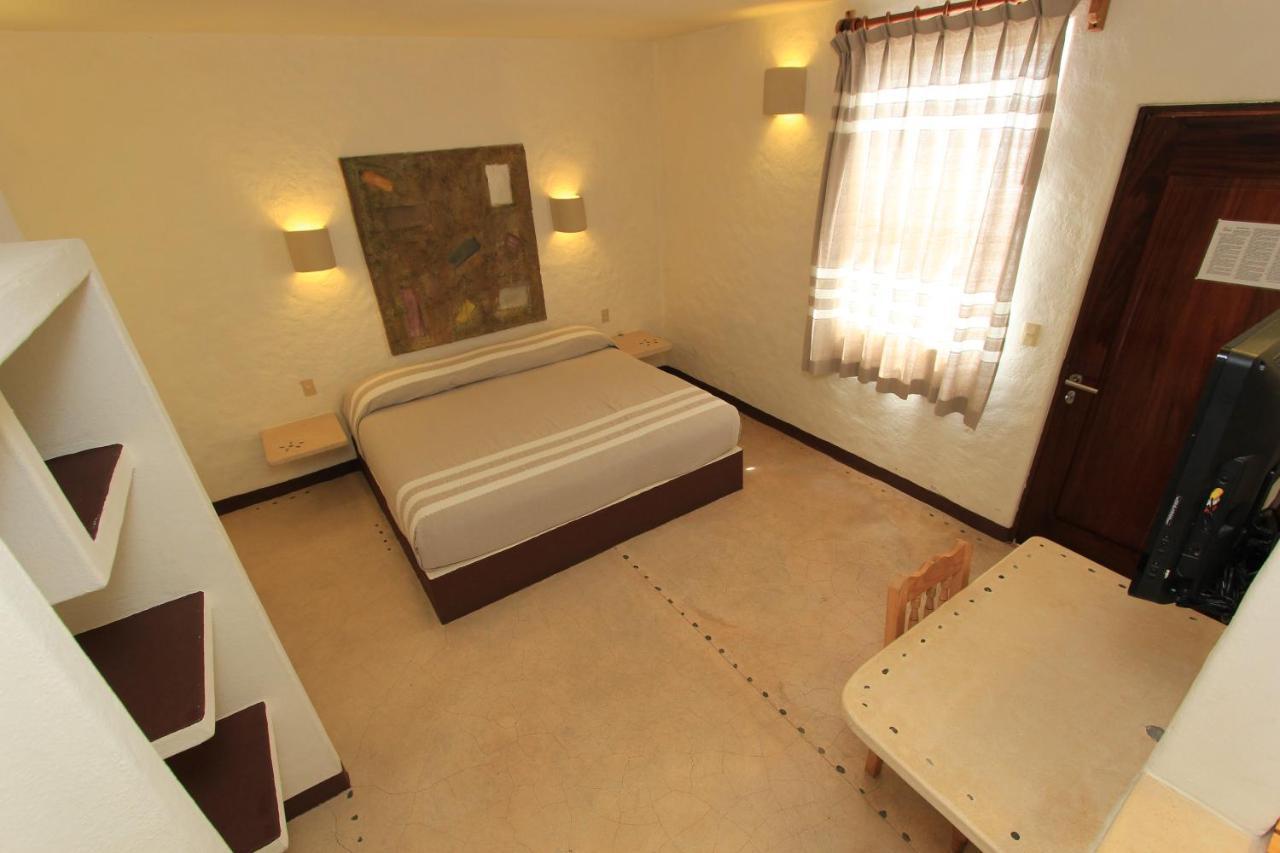 Hotel Plaza Tangolunda Екстериор снимка