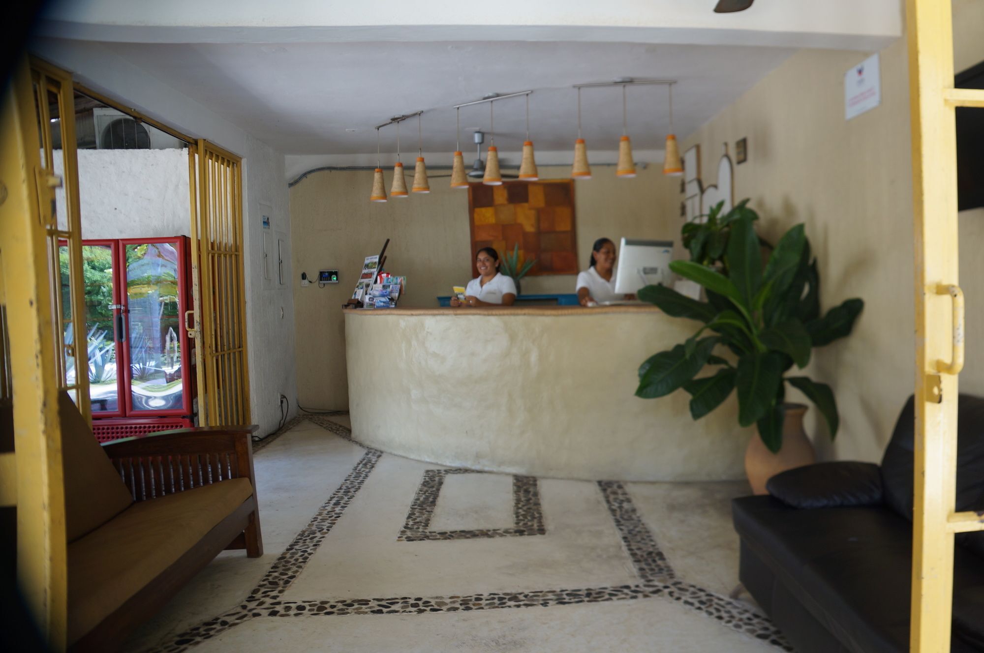 Hotel Plaza Tangolunda Екстериор снимка