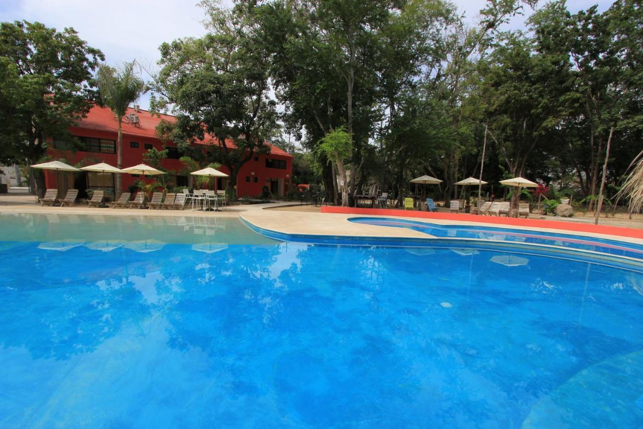 Hotel Plaza Tangolunda Екстериор снимка
